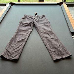 Awesome discontinued Carhartt fleece-lined women’s cargo pants.Size 8.Worn once.